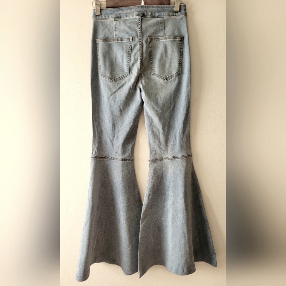Free People Light Wash Flare Jeans short length - Picture 10 of 11